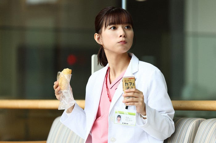 芳根京子「まどか26歳、研修医やってます!」第1話(C)TBS