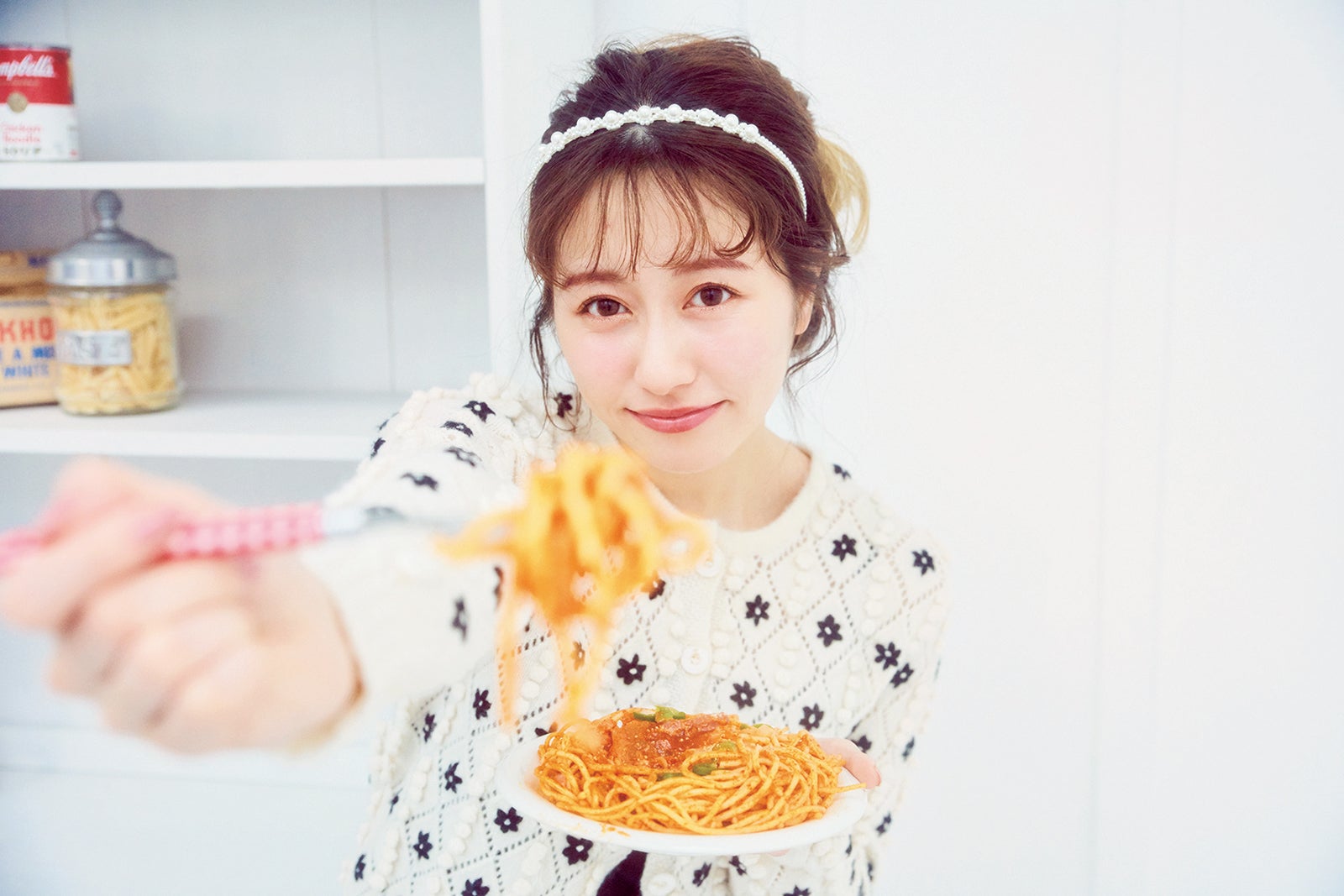 ももクロ佐々木彩夏＆なえなの、春のデートコーデ対決で甘いキュートな表情