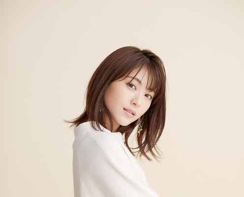 浜辺美波、大人の表情で魅了 “お一人様外食事情”語る