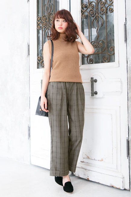 タック入りワイドパンツ「神戸レタス」2490円（税込）／画像提供：神戸レタス