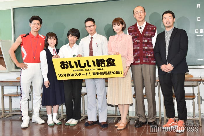 (左から)辻本達規、豊嶋花、佐藤大志、市原隼人、武田玲奈、酒向芳、綾部真弥監督(C)モデルプレス