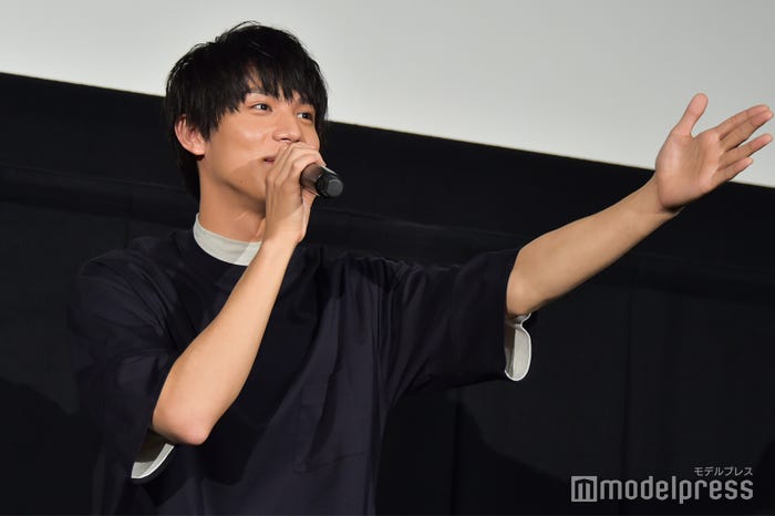 挙手した観客を指名する中川大志 (C)モデルプレス