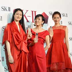 左から:小雪、桃井かおり、綾瀬はるか