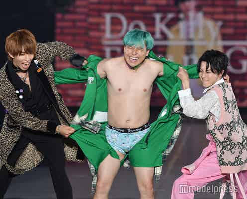 はじめしゃちょー、相馬トランジスタの服脱がすドッキリ みっき~とプロデュースステージ披露<関西コレクション2022A/W>