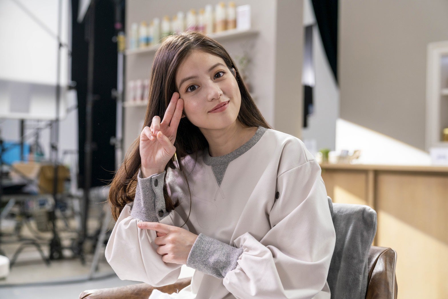 今田美桜／新CM「おトクみ、あふれる」篇オフショット（提供写真）