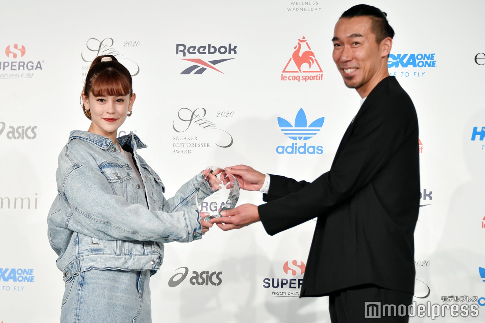 emma（左）（C）モデルプレス