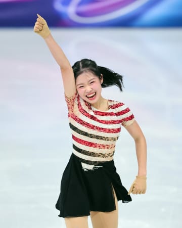 17歳、中井亜美が衝撃の首位発進！3A成功で今季世界2位スコア「正直ビックリ」坂本花織が2位、千葉百音が4位で日本勢表彰台独占見据え19日フリーへ