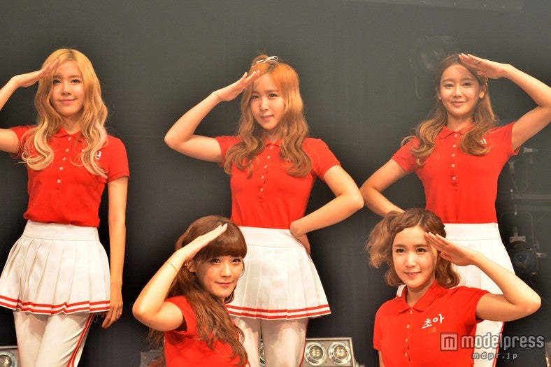 左から：ELLIN（エリン）、So-Yuｌ（ソユル）、WAY（ウェイ）、Cho-A（チョア）Gum-Mi（グンミ）、／CRAYONPOP