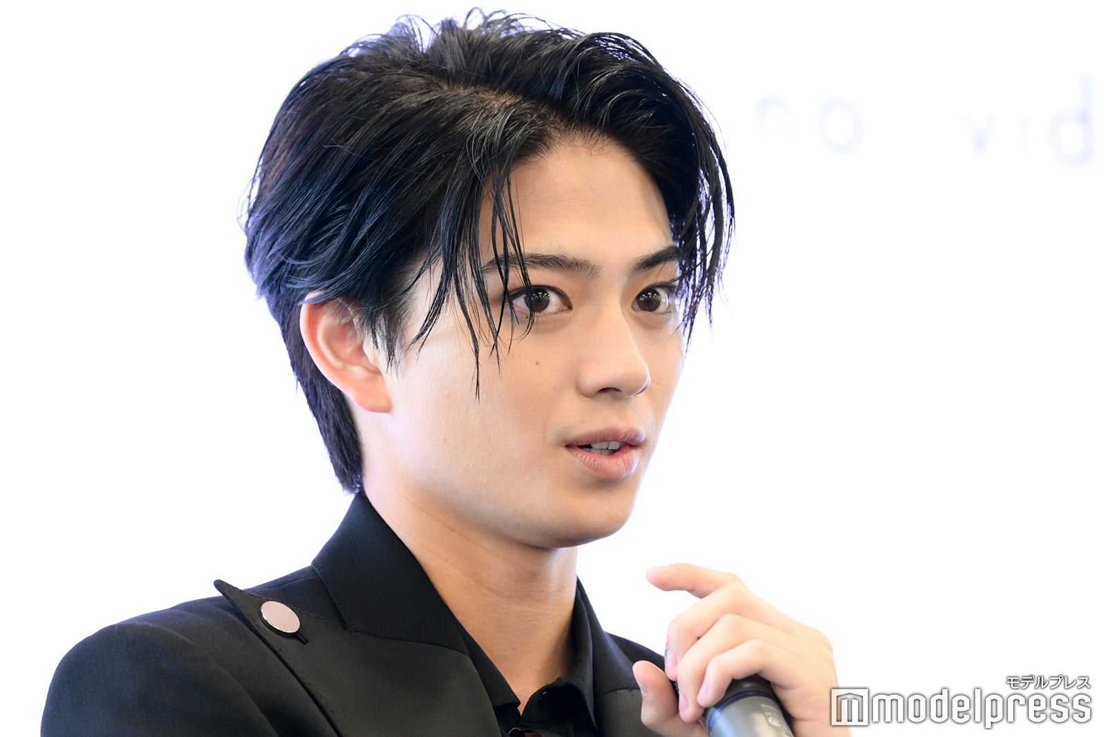 タカラのびいどろ　コラボカフェ有償特典アクリルコースター4種★岩瀬洋志、小西詠斗 小西詠斗、岩瀬洋志から“深夜のお誘い” ビジュアル完成度に衝撃