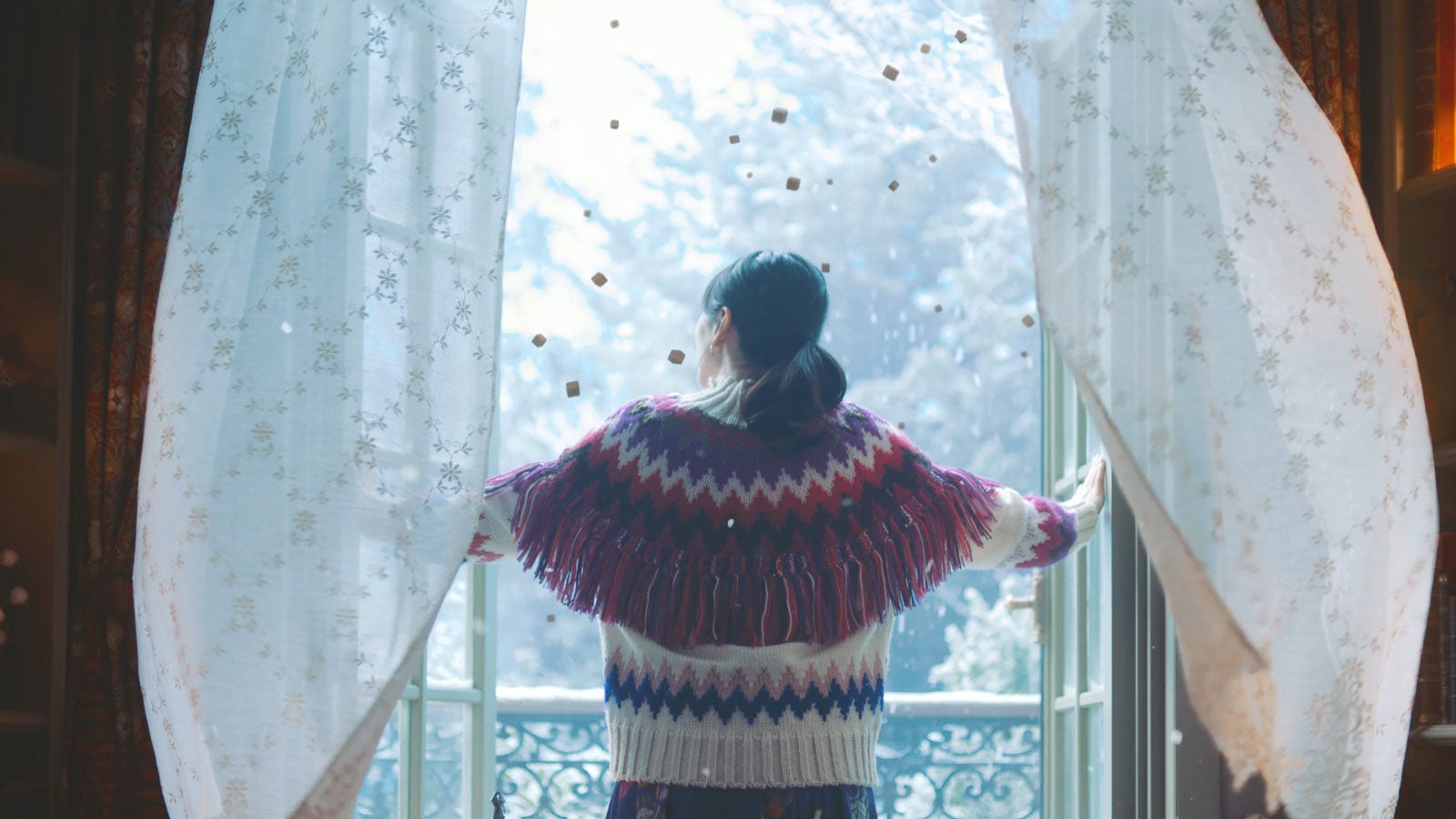 新垣結衣／新テレビCM「今年も雪のようなくちどけを。」篇より（提供写真）