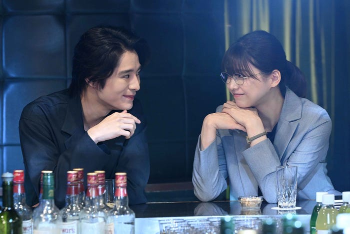 塩野瑛久、渡邉理佐「ブラックファミリア~新堂家の復讐~」第5話より(C)読売テレビ