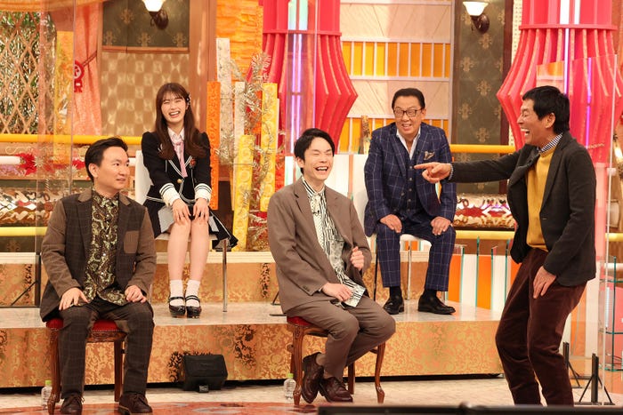 (下段左から)山内健司、濱家隆一、明石家さんま(上段左から)渋谷凪咲、梅沢富美男(C)フジテレビ