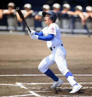 中央学院・谷Jr．が公式戦初安打 父・佳知氏「底力ある」母・亮子さん「いろんな経験がヒットに」