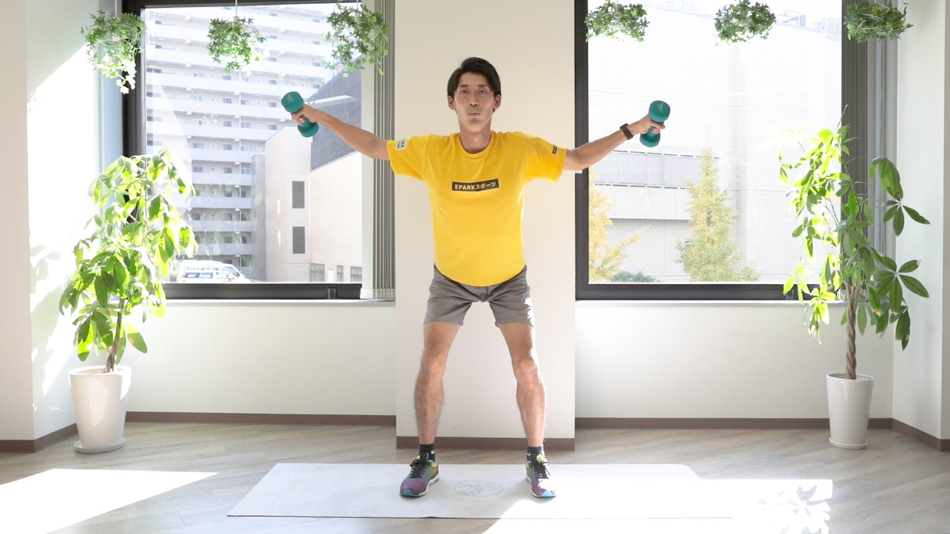 ダンベルを横へ持ち上げる図