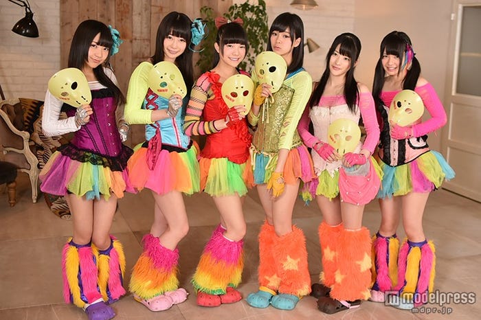 チーム仲は抜群!仮面女子(左から)月野もあ、桜のどか、立花あんな、澤田リサ、神谷えりな、窪田美沙
