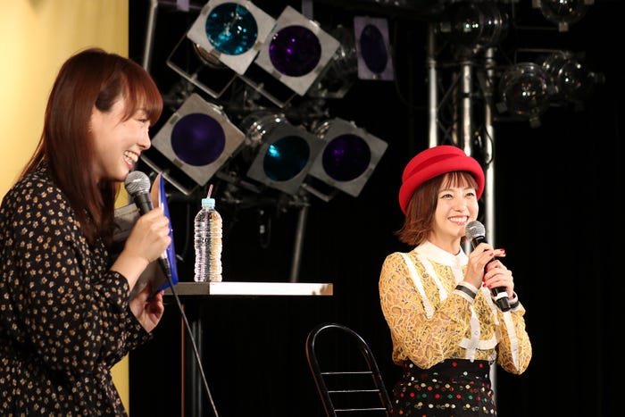 (右)伊藤千晃(提供写真)