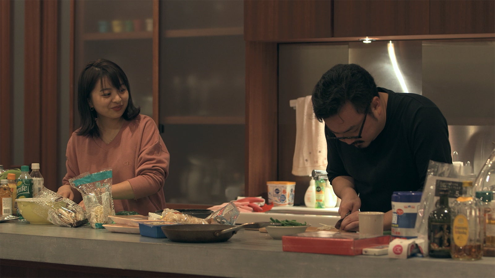 優衣、理生（休日課長）「TERRACE HOUSE OPENING NEW DOORS」43rd WEEK（C）フジテレビ／イースト・エンタテインメント