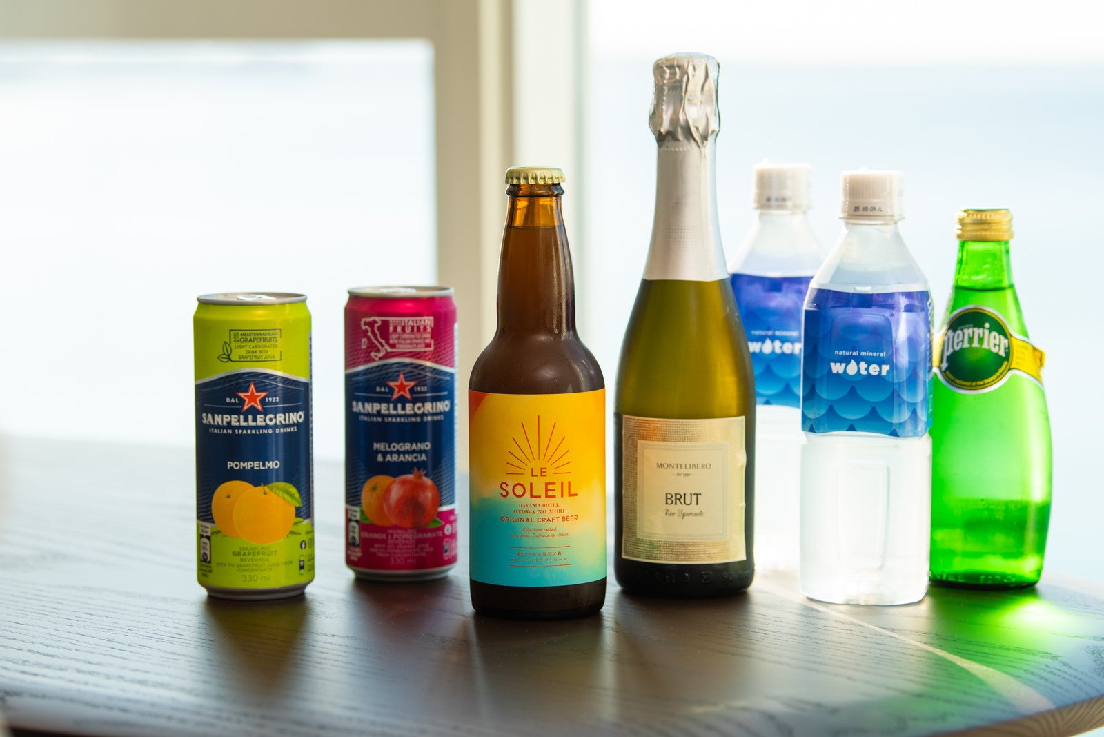 客室内の冷蔵庫には地ビールなどを用意／提供画像