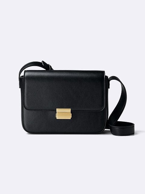 GU スクエアフラップショルダーバッグ GUのスクエアフラップショルダーバッグ