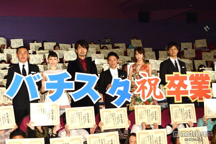 (左より)星野和成監督、栗山千明、仲村トオル、伊藤淳史、桐谷美玲、西島秀俊