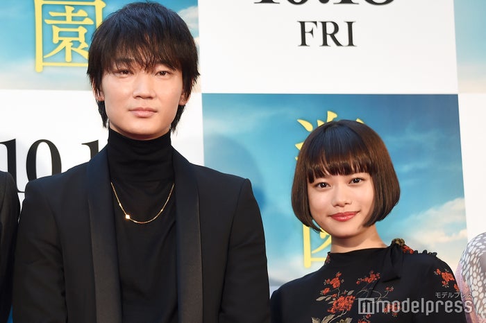 綾野剛、杉咲花(C)モデルプレス