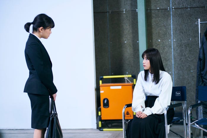 大原櫻子・秋山ゆずき/「びしょ濡れ探偵 水野羽衣」第3話より(C)テレビ東京