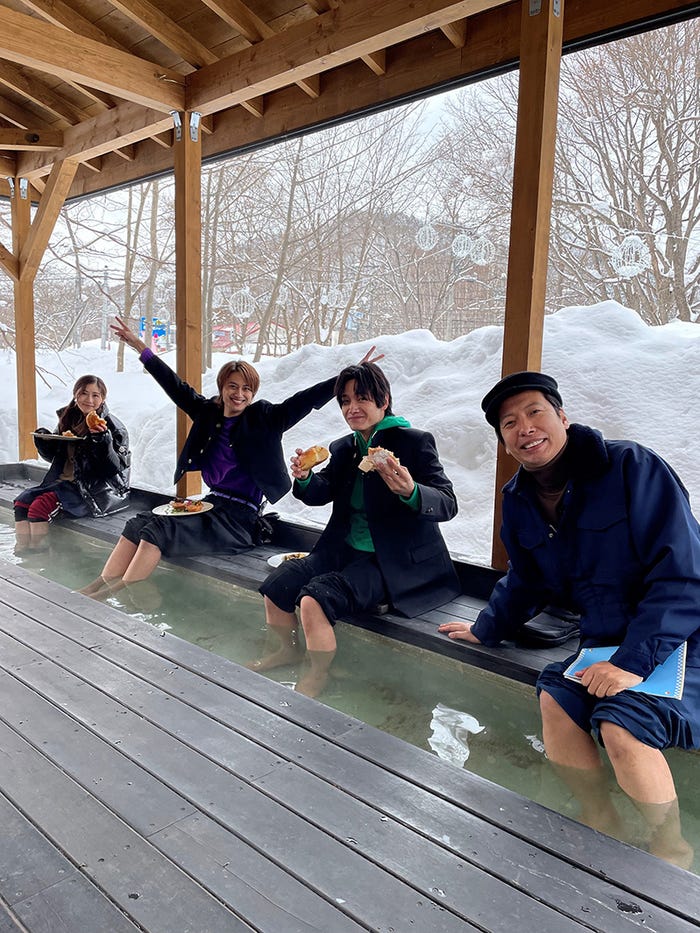 西野未姫、小島健、佐野晶哉、トキ (C)読売テレビ