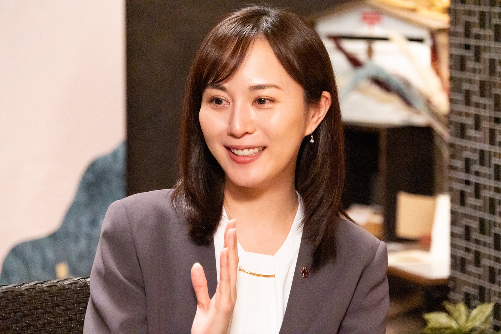 比嘉愛未「ケイジとケンジ、時々ハンジ。」第3話より（C）テレビ朝日