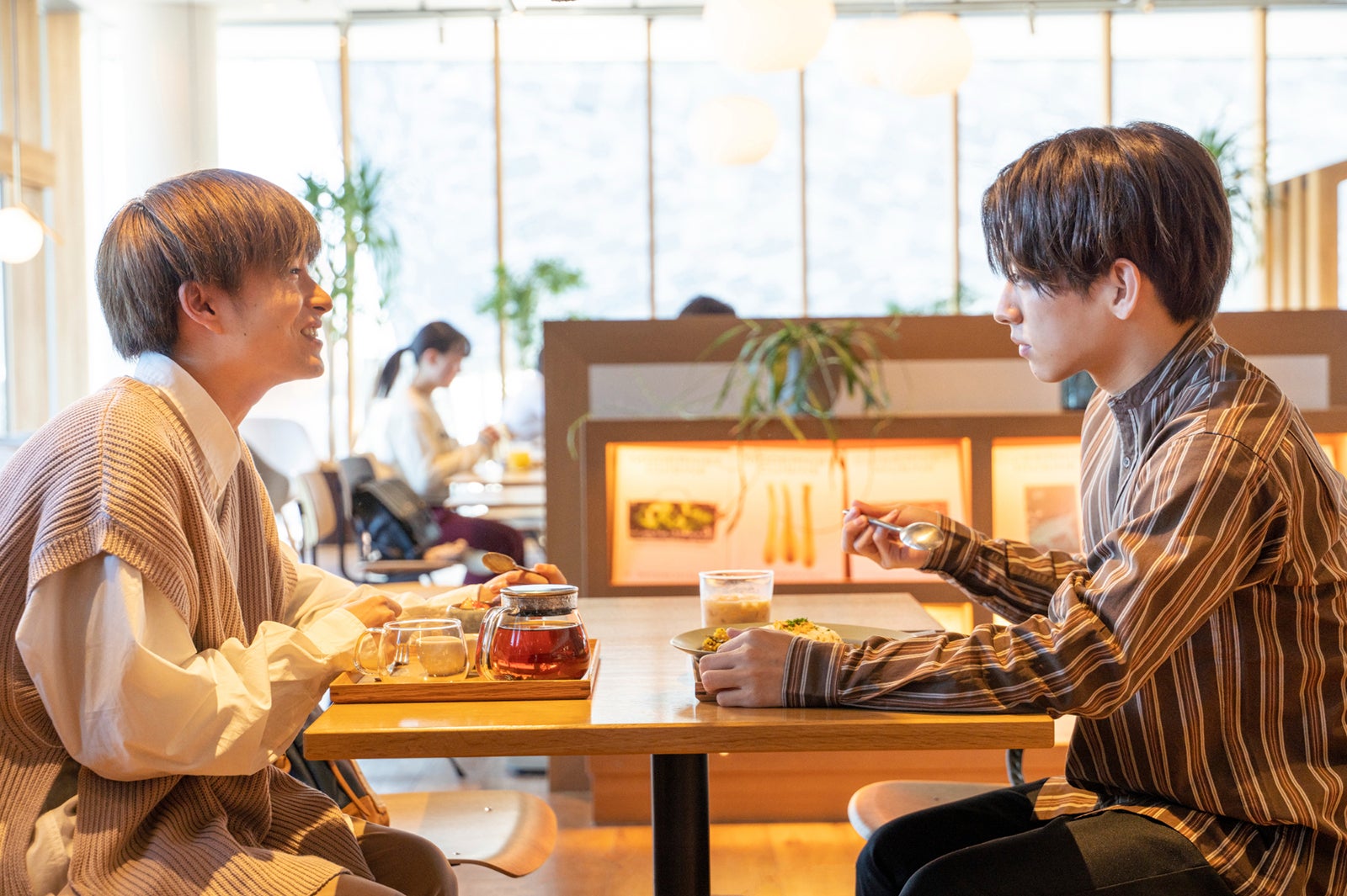 曽田陵介、佐藤友祐（C）「不幸くんはキスするしかない！」製作委員会・MBS