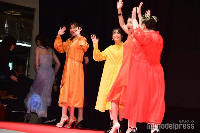 小池栄子と渡辺直美のアゲアゲな退場に広瀬すず爆笑 (C)モデルプレス