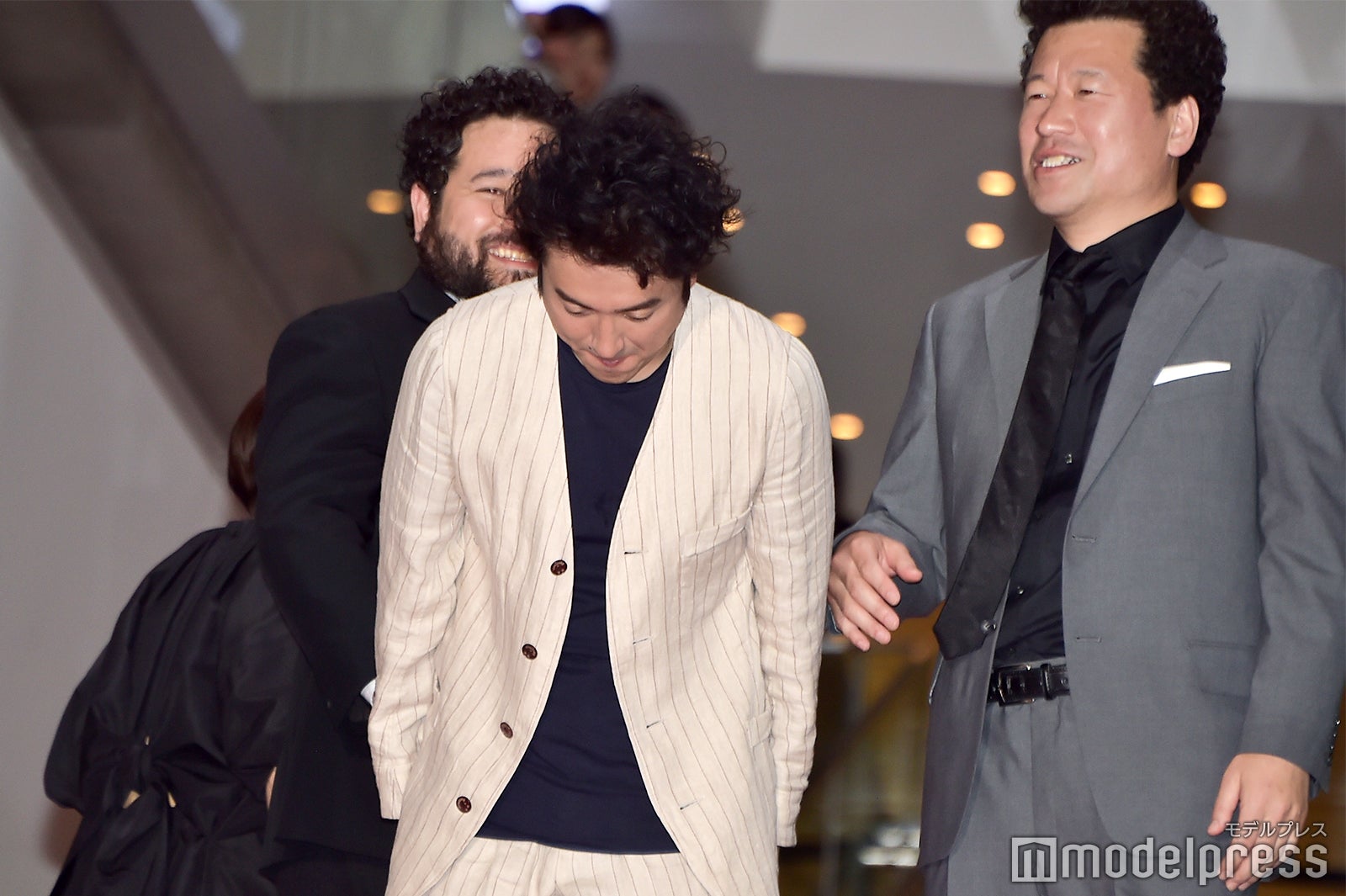 お辞儀が丁寧 （C）モデルプレス