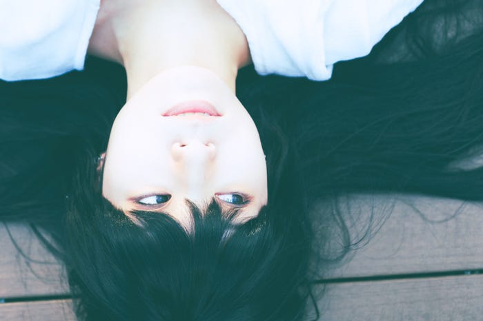 「一緒にいたい」と思わせる女性の共通点:基本的にポジティブ思考/photo by ぱくたそ