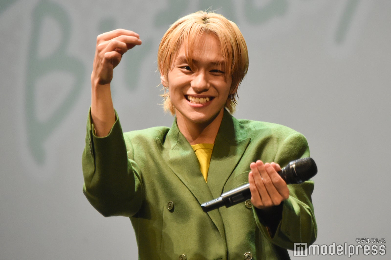 バリスタのジェスチャーをする山下幸輝「ホミパリ Twenty-2 Birthday Zepp Tour」（C）モデルプレス