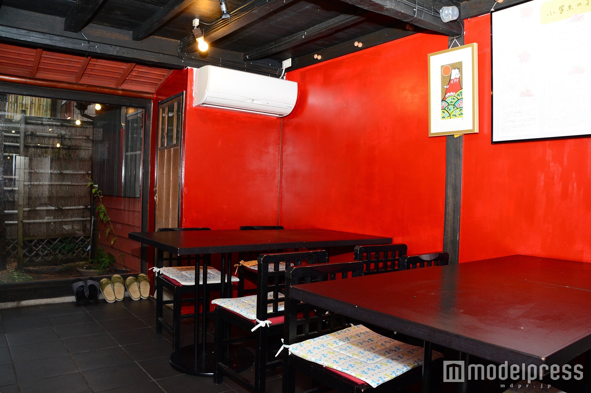 1階はテーブル席（C）モデルプレス