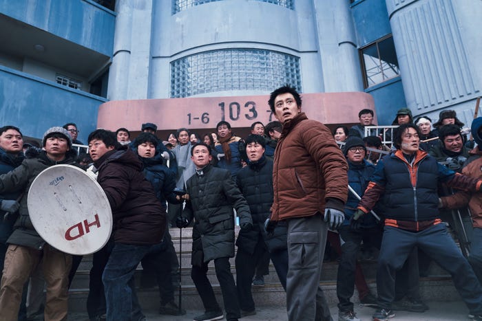 「コンクリート・ユートピア」(C)2023 LOTTE ENTERTAINMENT & CLIMAX STUDIO, INC. ALL RIGHTS RESERVED.