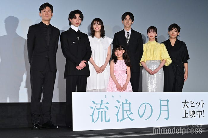 (左から)李相日監督、横浜流星、広瀬すず、増田光桜、松坂桃李、多部未華子、内田也哉子 (C)モデルプレス