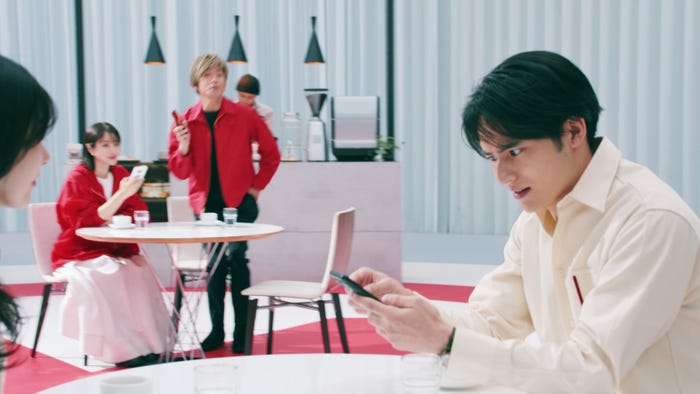 石原さとみ、木村拓哉、水上恒司/新テレビCM「アプリ1つでアクセス」篇より(提供写真)