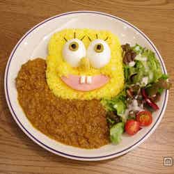 スポンジ・ボブ スペシャル カレー<ドリンクセット>¥1,389(税抜き)(C)2015 Viacom International Inc.All Rights Reserved./画像提供:タワーレコード 【モデルプレス】