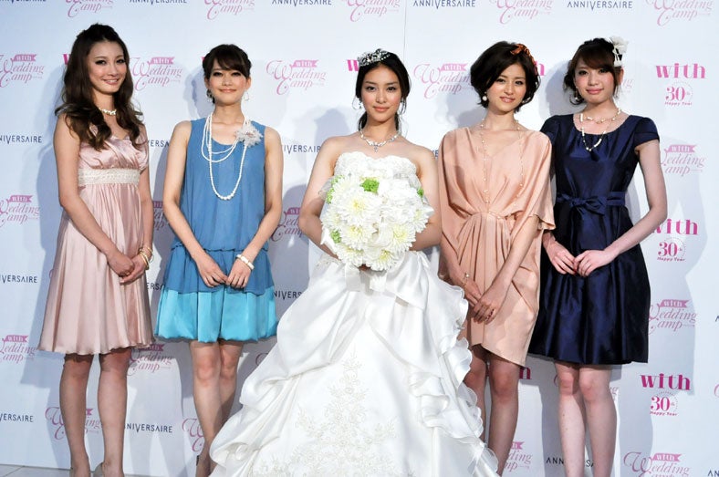 左から：里海、平野由実、武井咲、鈴木ちなみ、宮田聡子