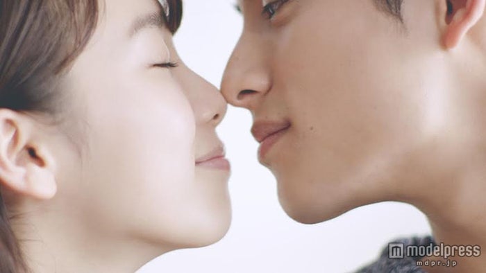 飯豊まりえの 鼻キス 姿が 可愛すぎる ドキドキする と話題に モデルプレス 飯豊まりえの 鼻キス 姿が 可愛すぎる ドキドキする と話題に モデルプレス