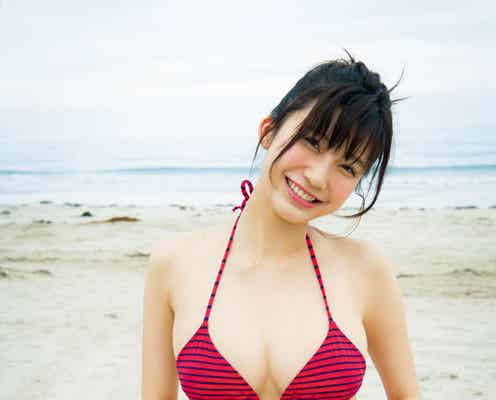 注目度急上昇の小倉優香、美バスト際立つビキニ姿披露 “ギャップ”で魅せる