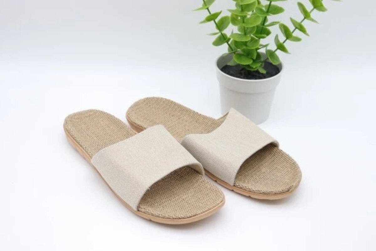 ダイソーの外でも履けるスリッパ