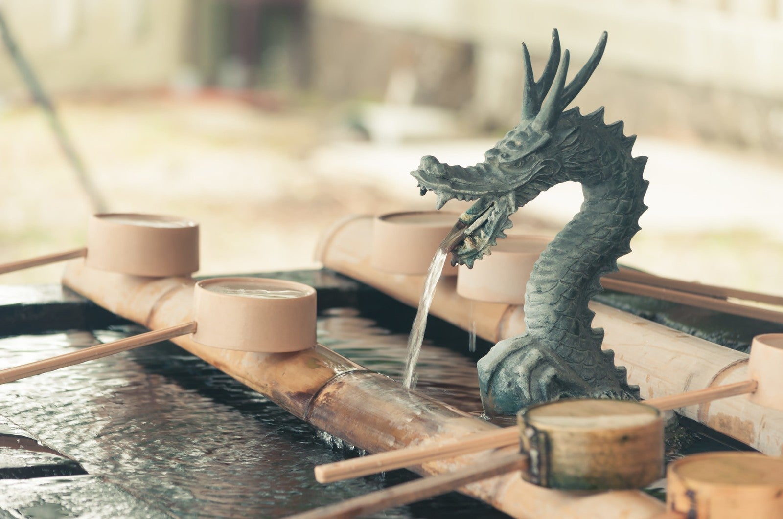 お清めも忘れずに／photo by  写真素材ぱくたそ[photographerエリー]