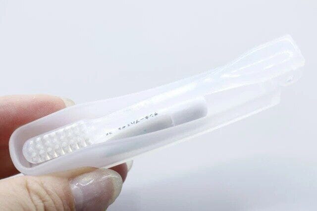 セリアの折りたたみ歯ブラシ110円