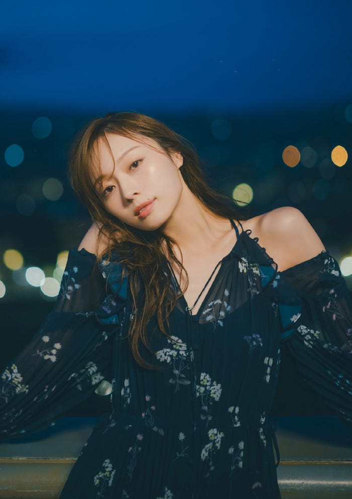 梅澤美波 2nd写真集「透明な覚悟」通常版裏表紙/撮影:東京祐