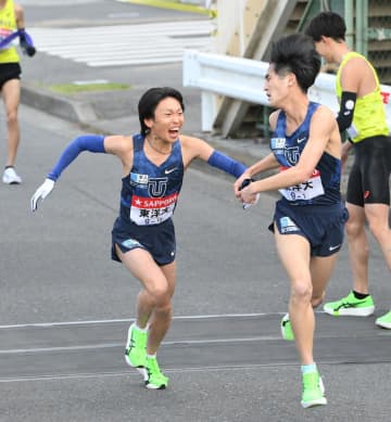 “鉄紺”が正念場 東洋大15位で21年連続シード権ピンチ 10位と2分45秒差 酒井監督「最低限狙いたい」