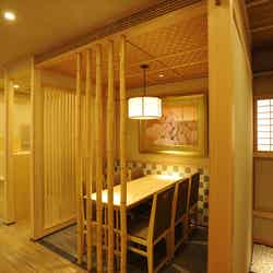 落ち着いた雰囲気の茶寮都路里 祇園本店 店内風景(提供元:茶寮都路里)