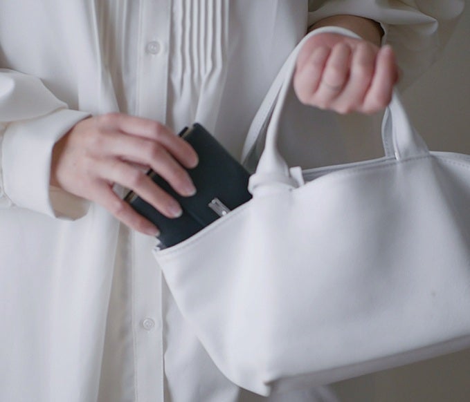 通勤でも旅行でも身軽に動ける！シンプリストの「少数精鋭」持ち物リスト