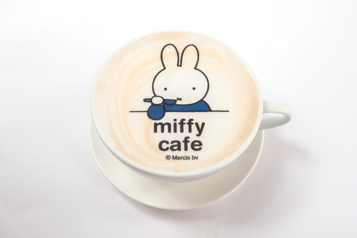 「ミッフィーラテ(HOT)」¥680/画像提供:パルコ