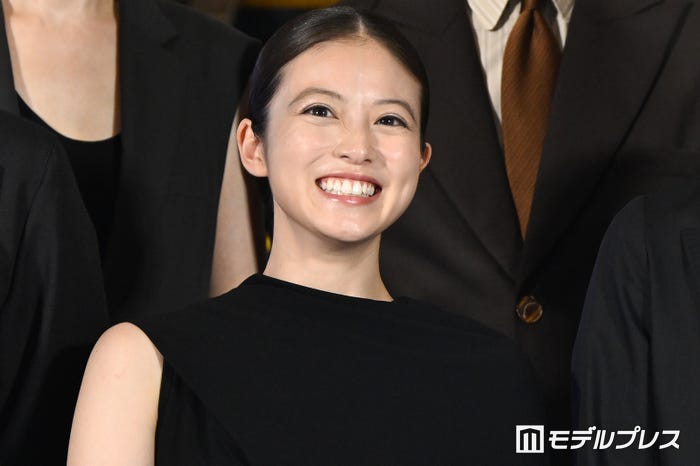 満面の笑みでフォトセッションに応じる今田美桜(C)モデルプレス